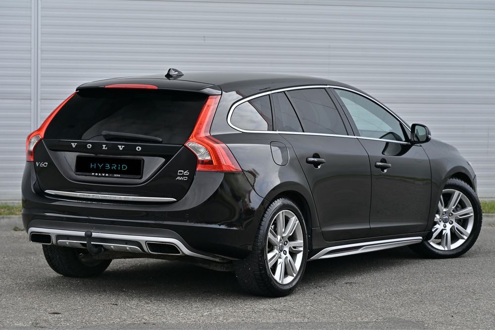 Volvo V60 Plug in Hybrid D6 Crosscountry 4X4   automat, navi, xenon