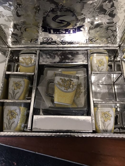 Продается кофейный ( чайный) сервис на 6 персон . Пр Чехия. 24 карат з