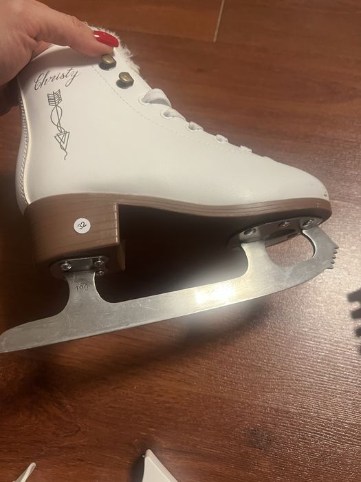 Фигурные коньки деовчка