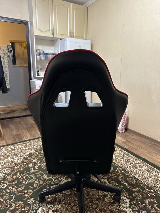 Продается игровое кресло