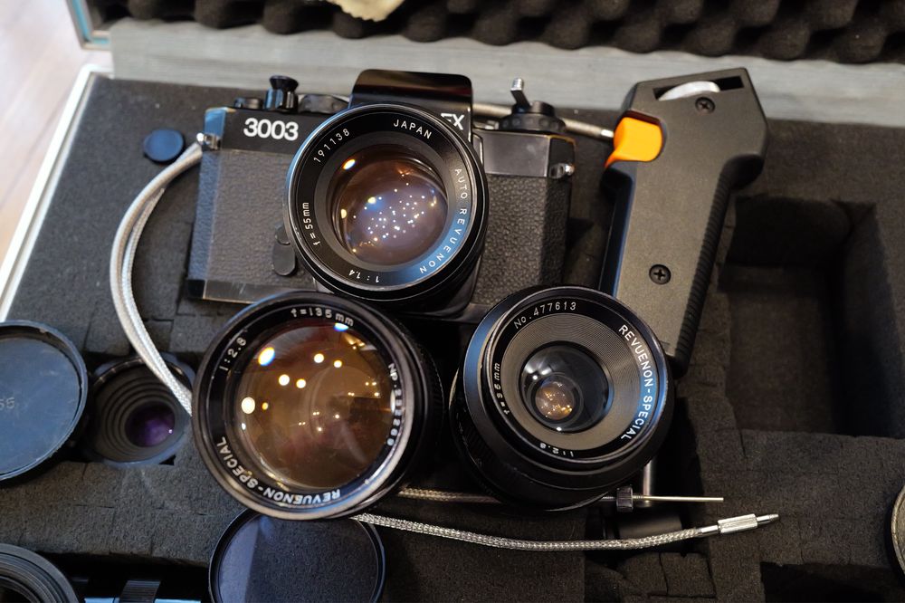 Aparat foto film Revue Flex 3003 cu 3 obiective, geanta aluminiu