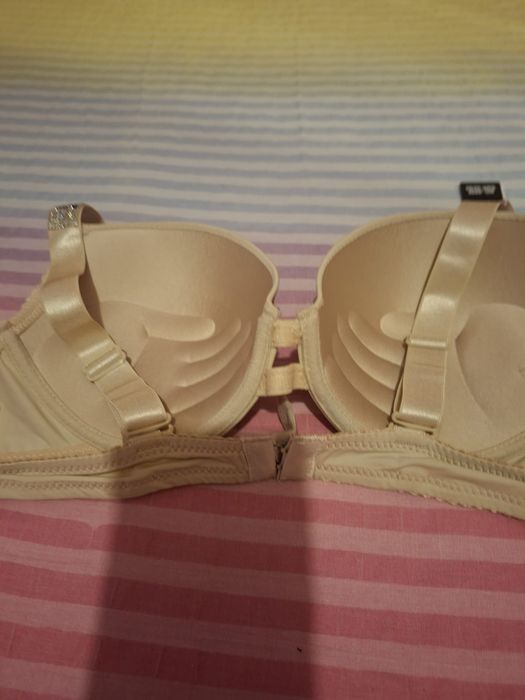 Vând Sutien Damă Push-up  Mărimea 42/95 Nou