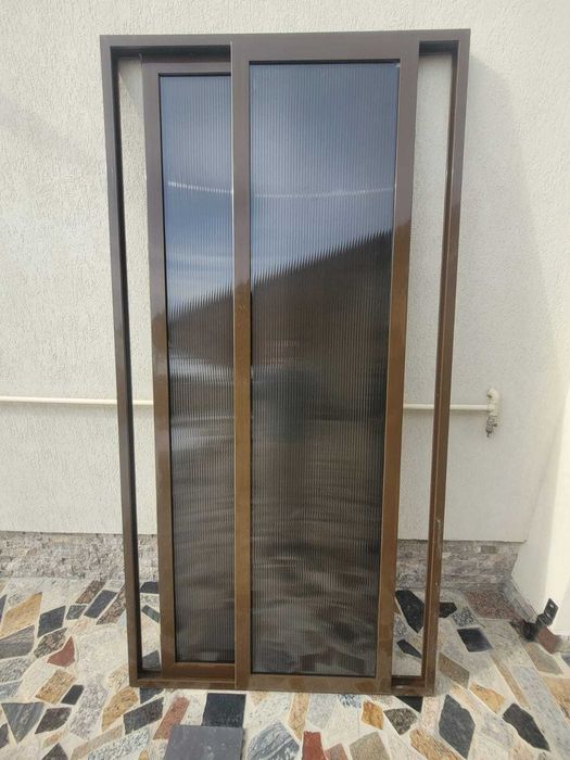 Ușă glisantă dressing, profil aluminiu maro