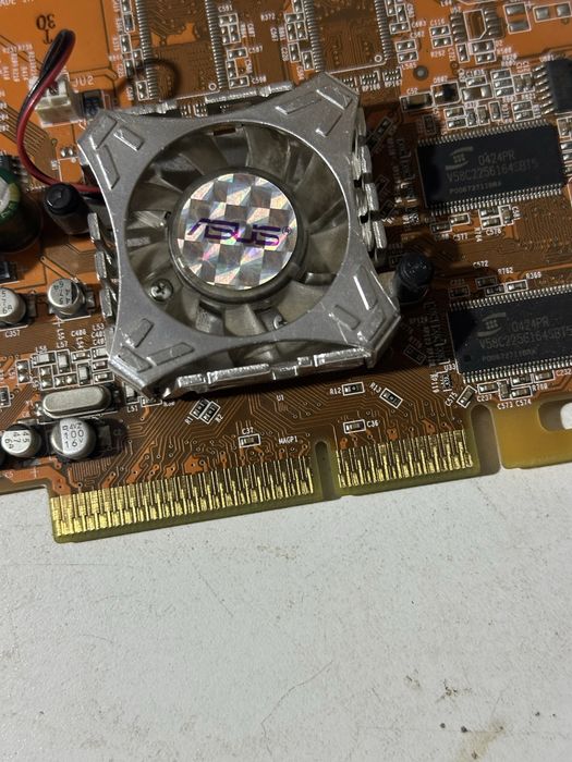 ASUS Radeon 9550 128MB AGP (A9550/TD/P/128M/A) – Netestată – Aspect foarte bun