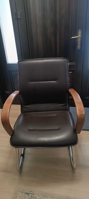 Scaun pentru birou, din piele ecologică