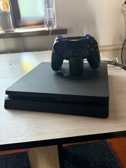 Продам ps4 в идеальном состоянии