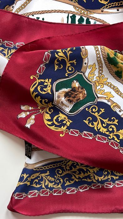 Разкошен копринен шал с ловни мотиви Made in Italy