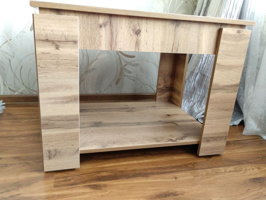 Стол журнальный.