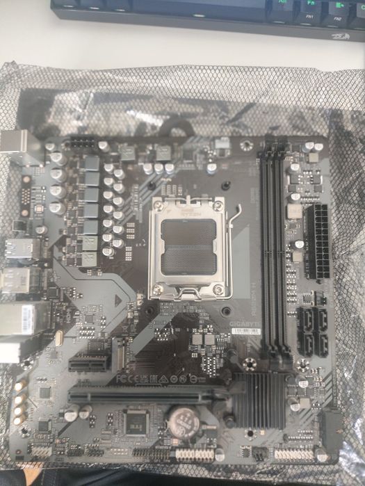Продам материнскую плату GIGABYTE