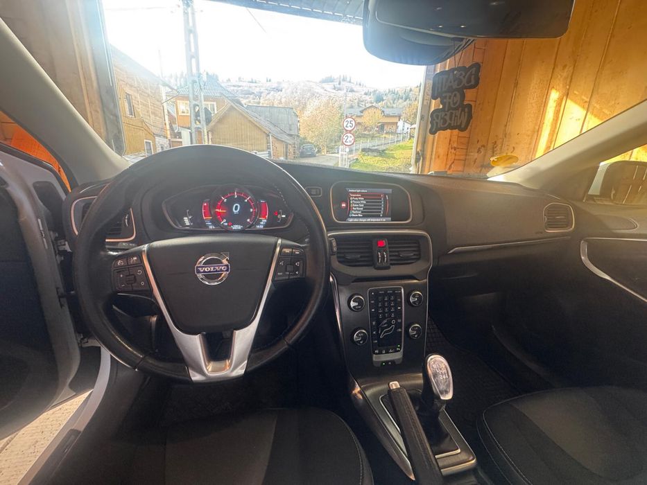 VOLVO V40 2013 — imagine 3