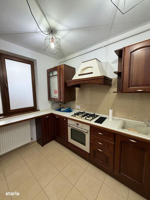 De vanzare Apartament 4 camere cu scara interioara zona Cetate-Piata.