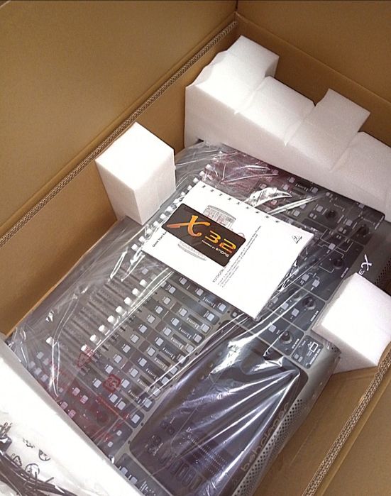 Цыфравой микшерный пульт Beringer X32  новый