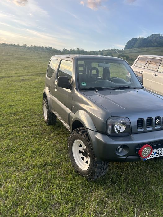 Vând Suzuki Jimny