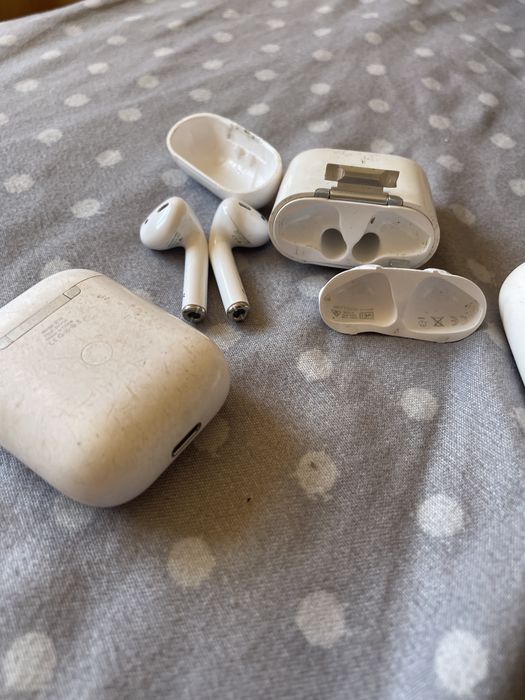 Lot piese AirPods carcase si casti pentru piese reparații dezmembrări