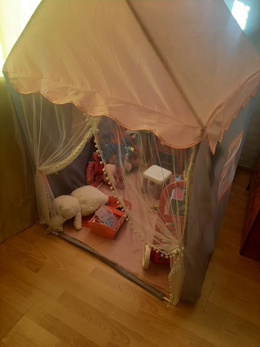 Домик с игрушками