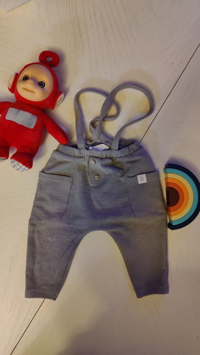 Pantaloni cu bretele Zara