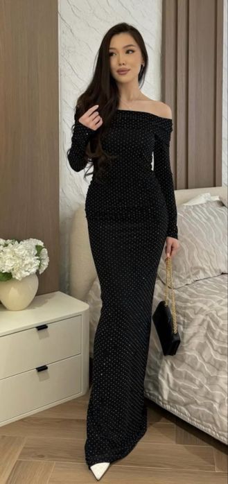 Роскошное вечернее платье в пол со стразами