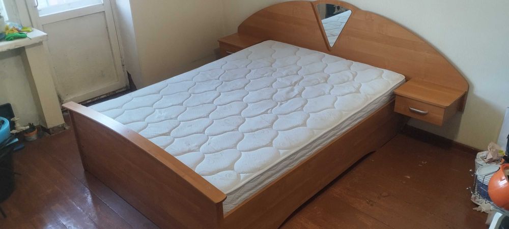 Шкаф с кроватью в спальню.