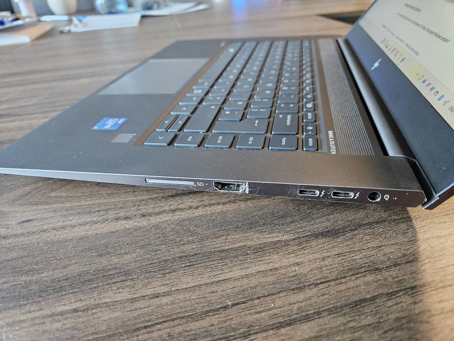 HP Zbook Studio G8 / i7-11850H / 32GB / Nvidia RTX A2000 / 1TB SSD