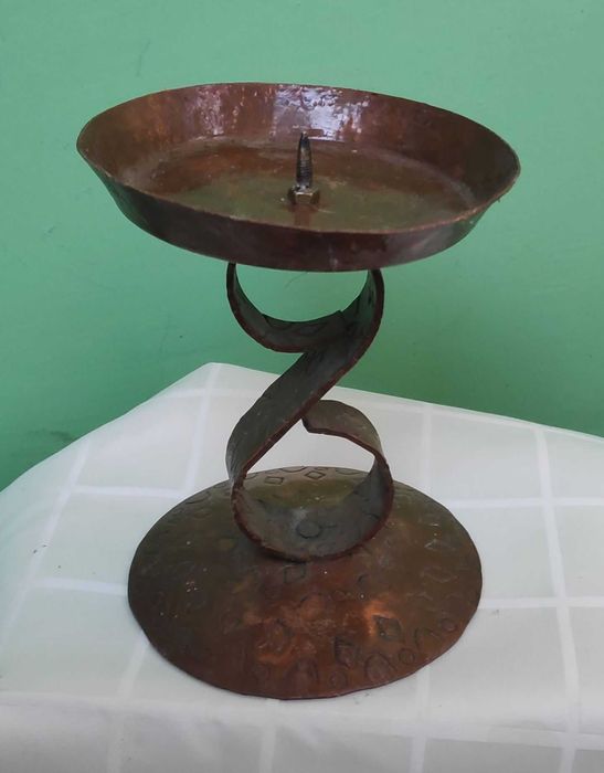 Дървени подноси,медни кръстове,свещници,часовник