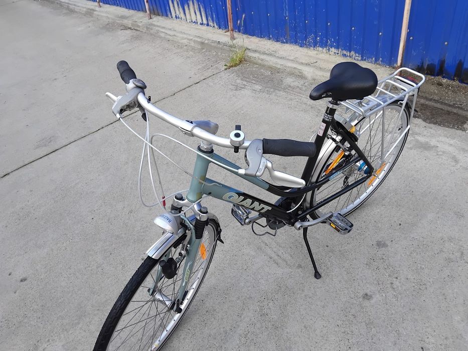 Vând bicicleta Giant din aluminiu pentru damă