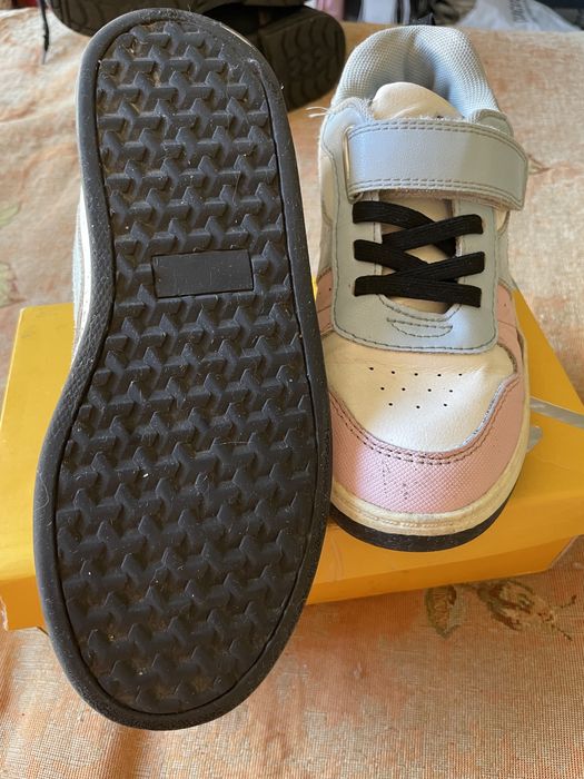 Продам обувь для девочки 32 размер