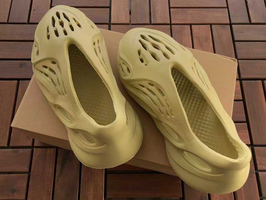 Papuci | Slapi Yeezy Foam Runner Premium