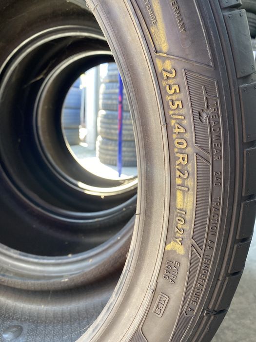 255/40/21 Dunlop Vara