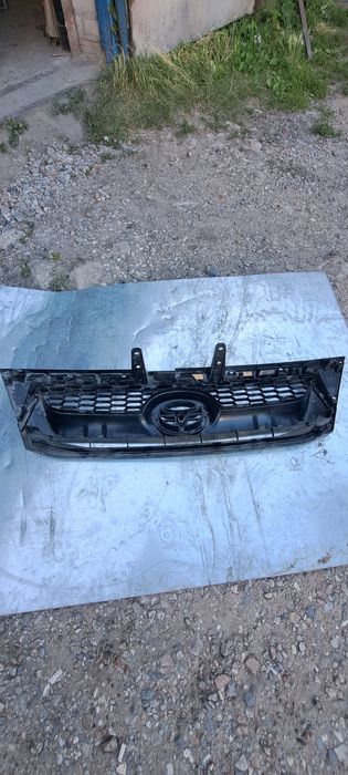 Решётка на Хайлюкс