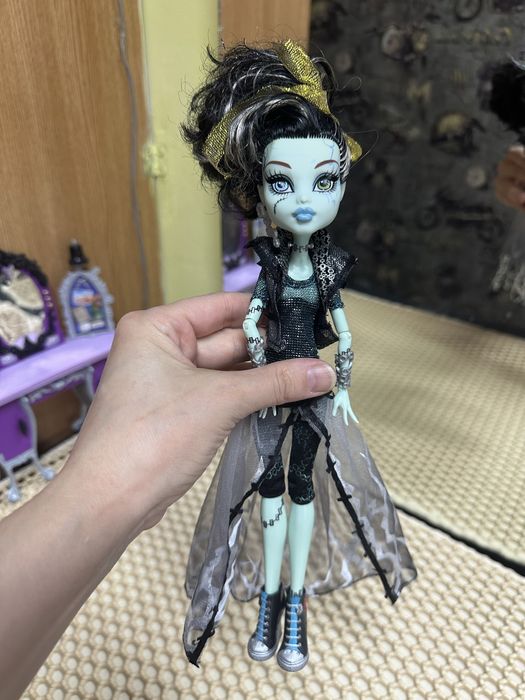 Продам куплу монстр  хай!