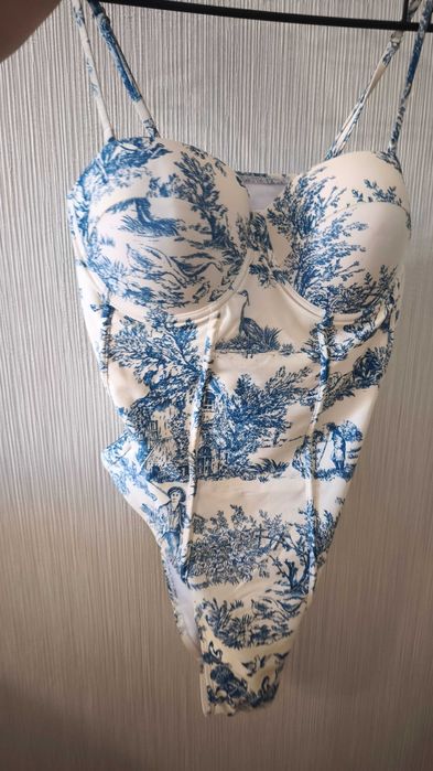 Бански хххл оформящ талията с твърди чашки