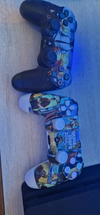 PS4 2TB С играми и двумя джостиками