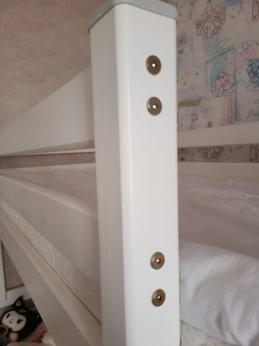 Продам двуъхярусную кровать