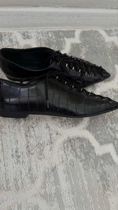 Сумочки и обувь бренда Charles&keith