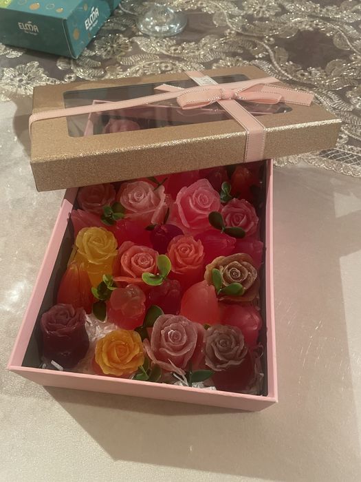 Sovunli gullar sotiladi skidkada ulgurib