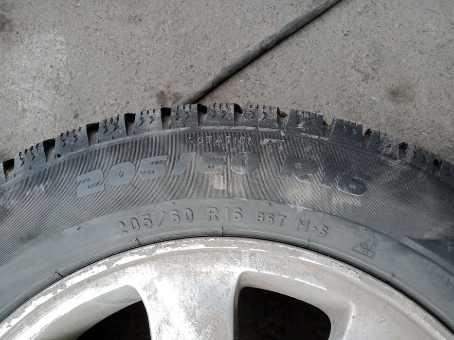 Продам резину на 16 зимняя