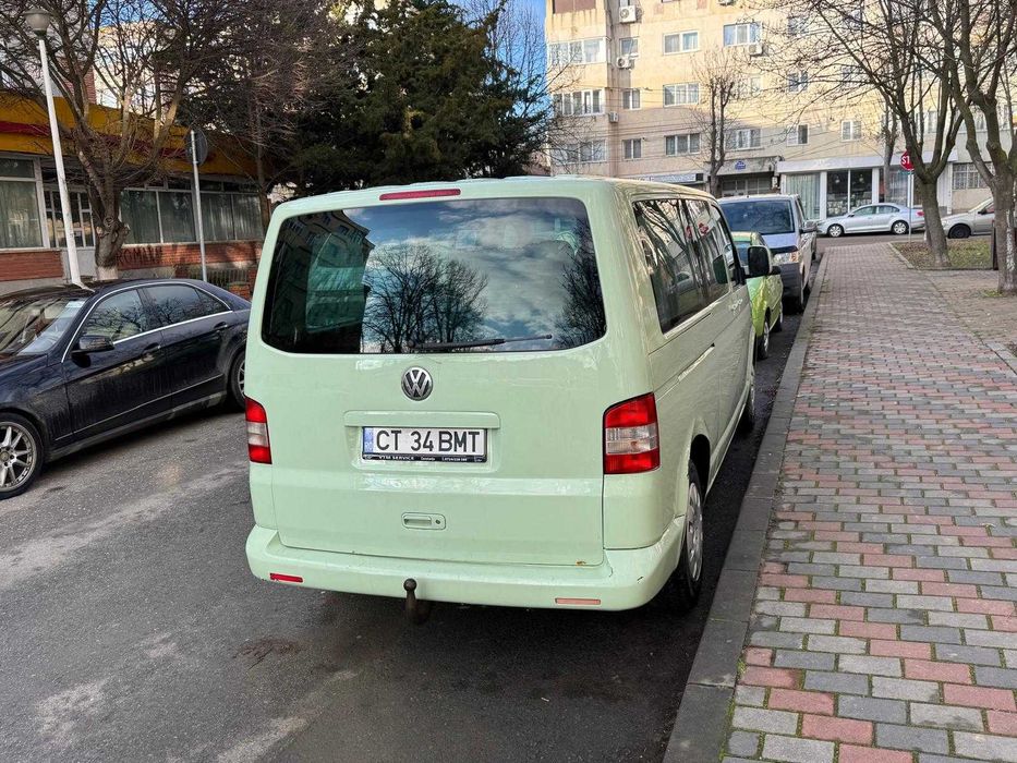 Volkswagen Transporter Caravelle 8locuri 2.0Tdi, model lung