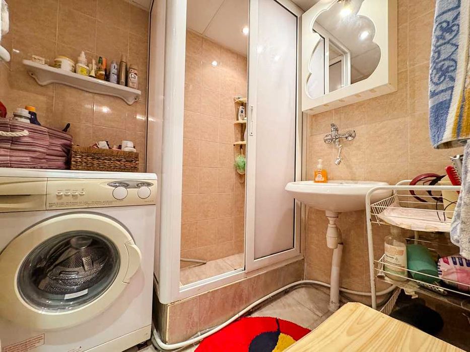 Продава се Тристаен апартамент в Русе, Център - 87 кв.м за 1472 €/кв.м - Снимка #16