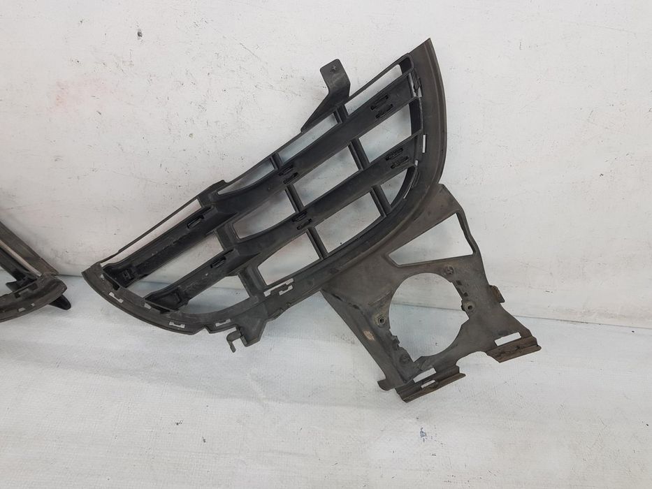 Set grile / Grila stanga dreapta Porsche Cayenne 7P dupa 2011