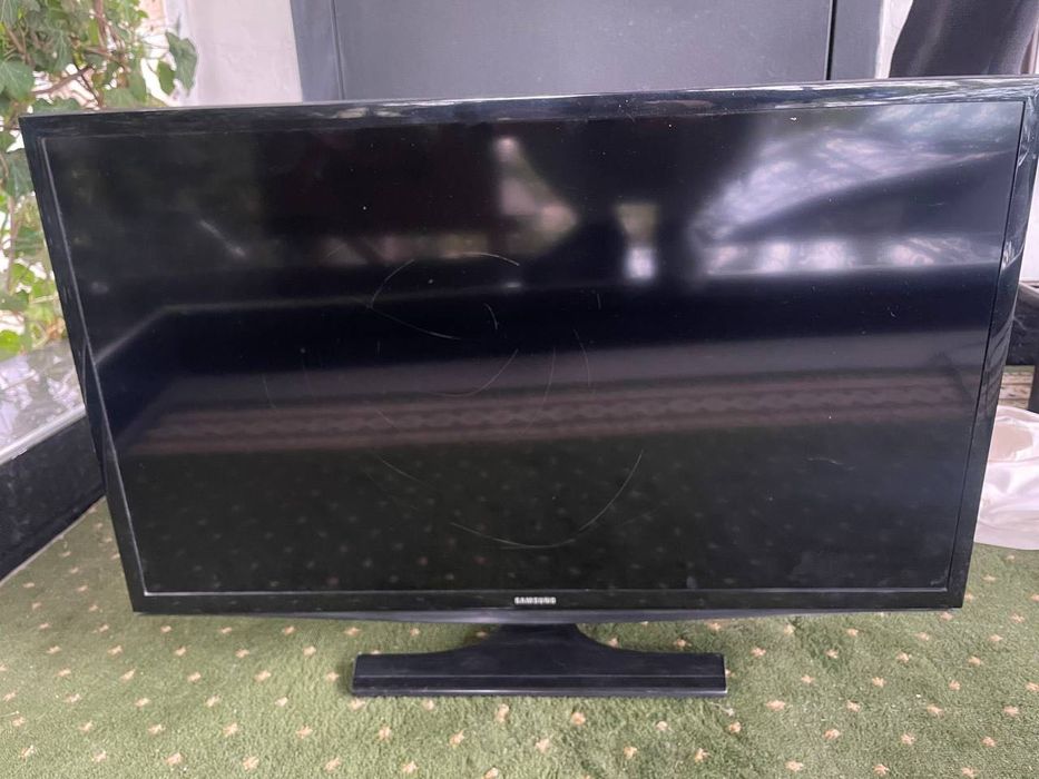 Samusung: UE32J4100AU