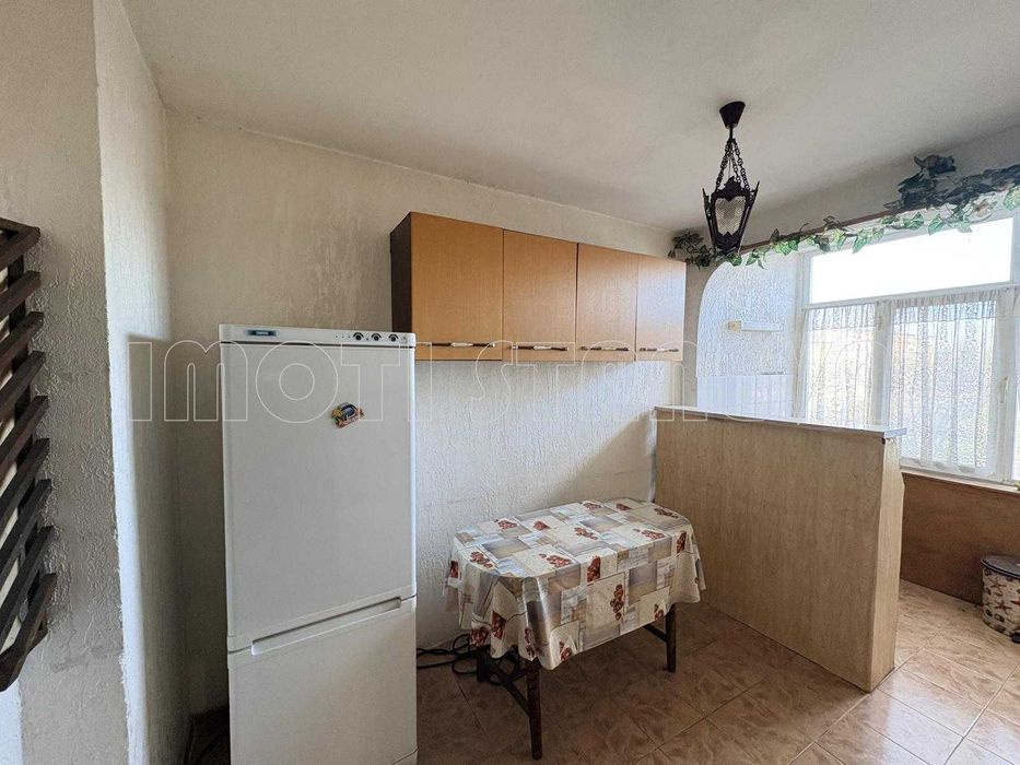 Тристаен тухлен апартамент в жк. Христо Ботев