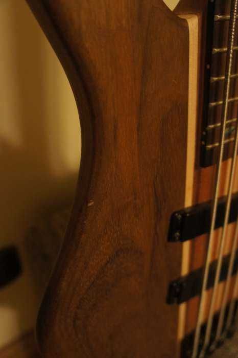Chitara bass activ cu 5 corzi Harley Benton HBZ-2005