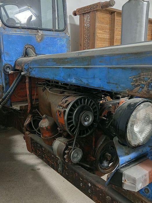 Traktor T 28 sotiladi