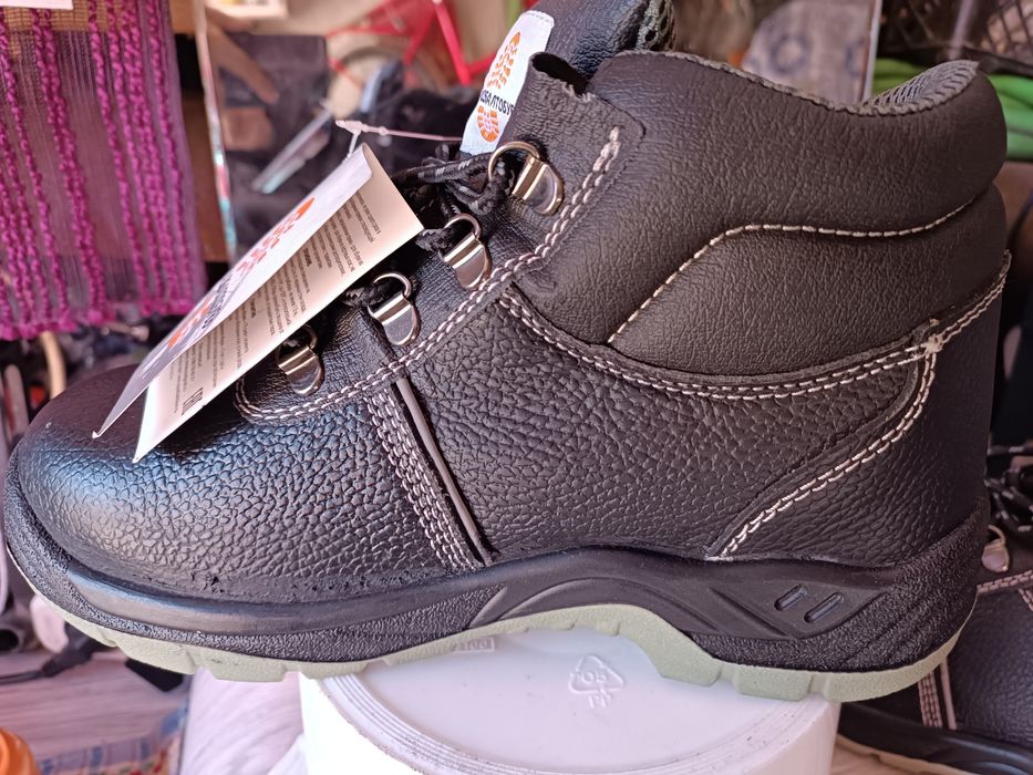 Продам рабочие ботинки