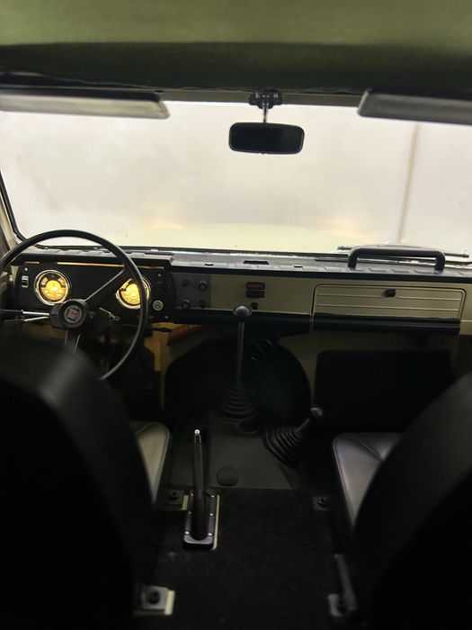 Vand macheta ARO 240 la scara 1:8