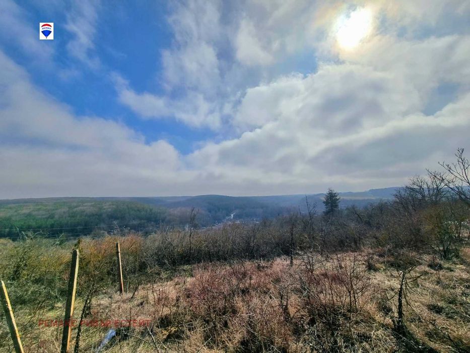 Вила с двор за продажба местност Дрибак, с. Николово