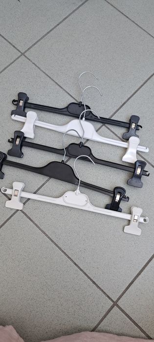 Umerase clips pentru pantaloni si fuste si umerase pentru bluze