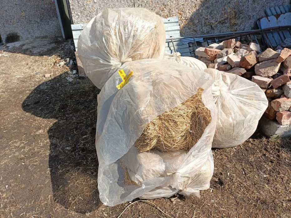 Сено в тюках , брикетах