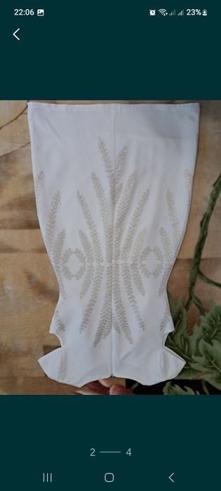 Rochie alba cu fir auriu