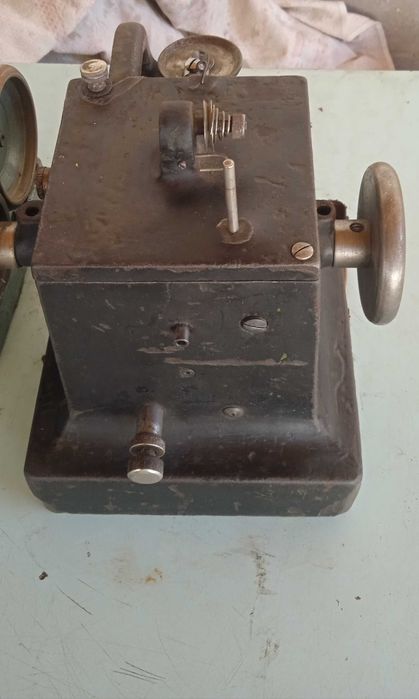 Мех тикадиган машинка . Скорняжная .